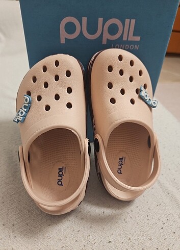 26 Beden pembe Renk London Pupil marka Crocs terlik