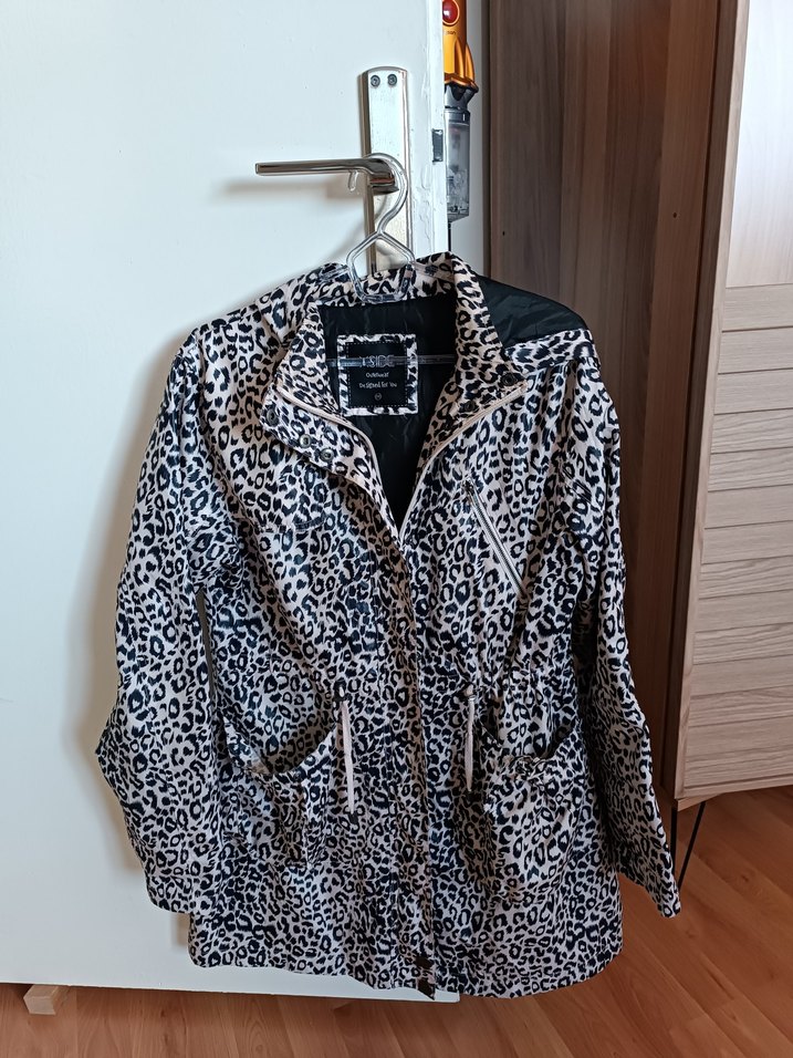 Leopar Desenli Kadın yağmurluk - Görsel 2