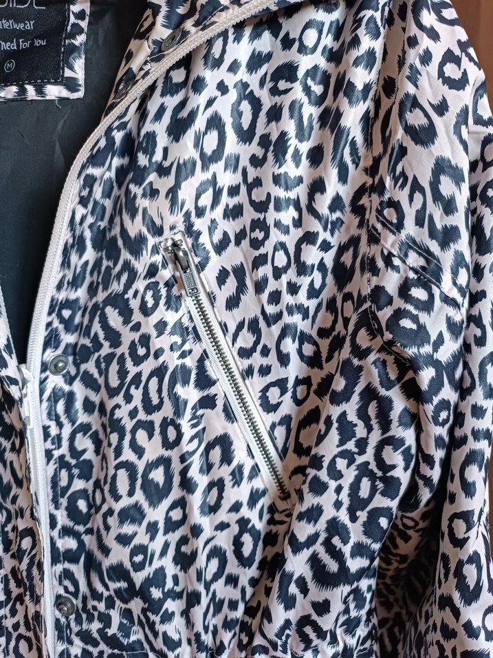 Leopar Desenli Kadın yağmurluk - Görsel 3