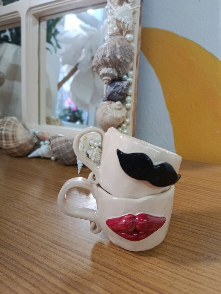 Bıyıklı ve Dudaklı Beyaz Seramik Fincanlar tekli fiyatidir - Görsel 2