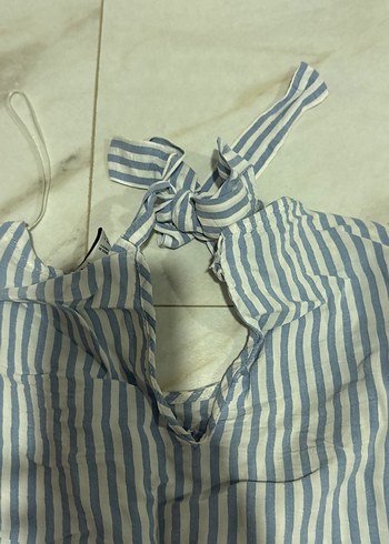 Mavi çizgili, kısa kollu, fırfırlı keten gömlek - Görsel 2