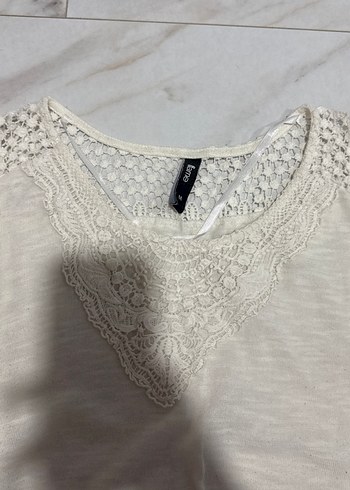 Dantel Detaylı Beyaz Kolsuz Bluz - Görsel 2