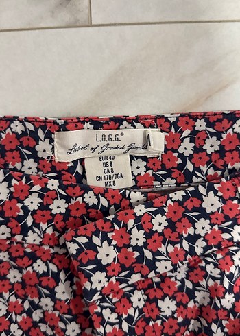 Kırmızı Çiçek Desenli Mini Şort - Görsel 2