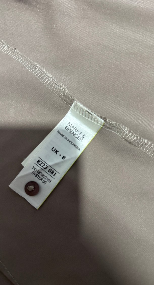 V Yaka Düğmeli Bej Kadın Gömlek - Görsel 3