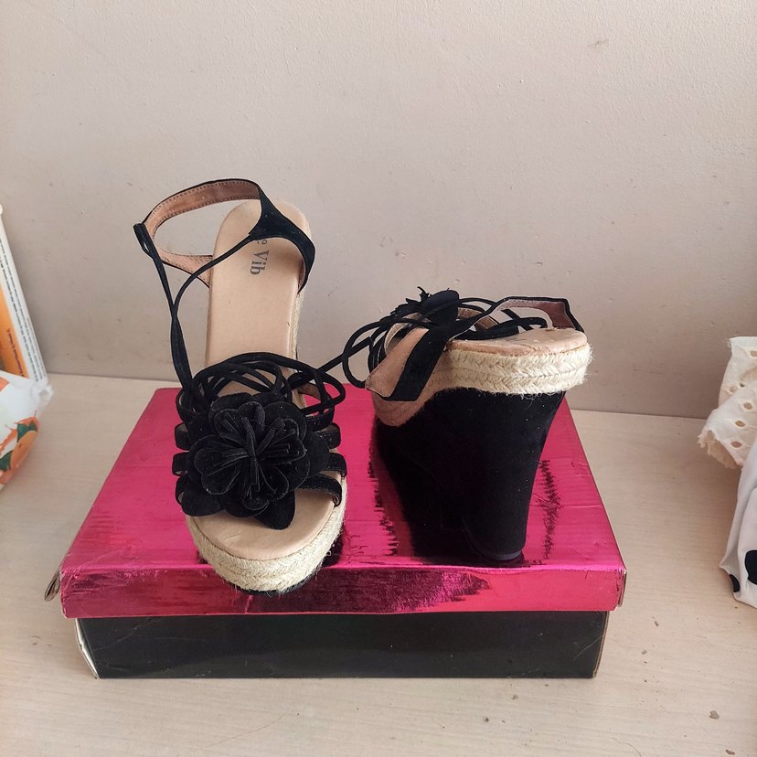 De Vip orjinal 40 numara Dolgu Topuklu Ayakkabı - Görsel 2