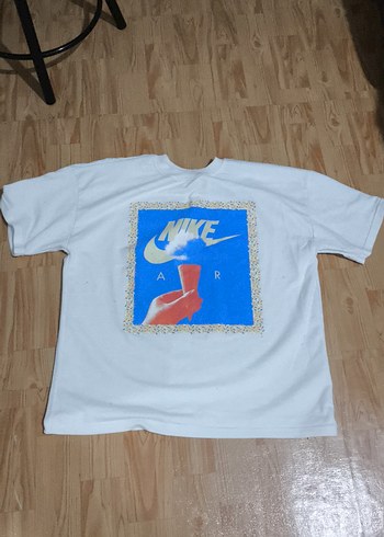 Nike Beyaz Tisort