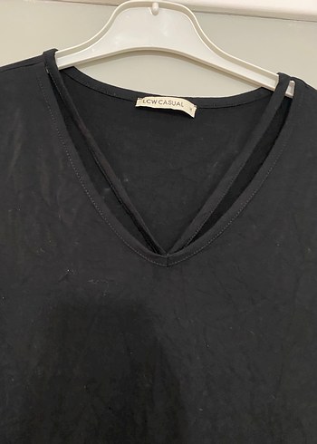 Siyah V Yaka Keten Kadın Tişört - Görsel 2