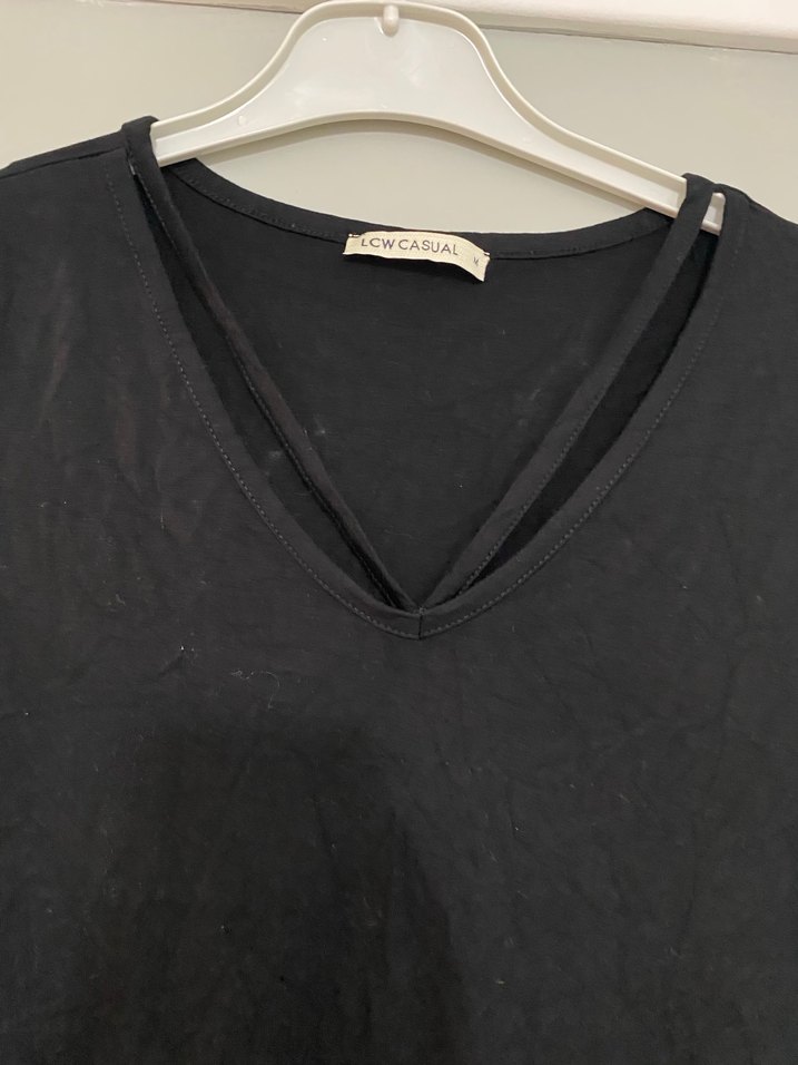 Siyah V Yaka Keten Kadın Tişört - Görsel 2