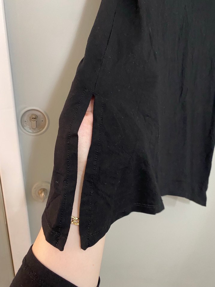 Siyah V Yaka Keten Kadın Tişört - Görsel 4