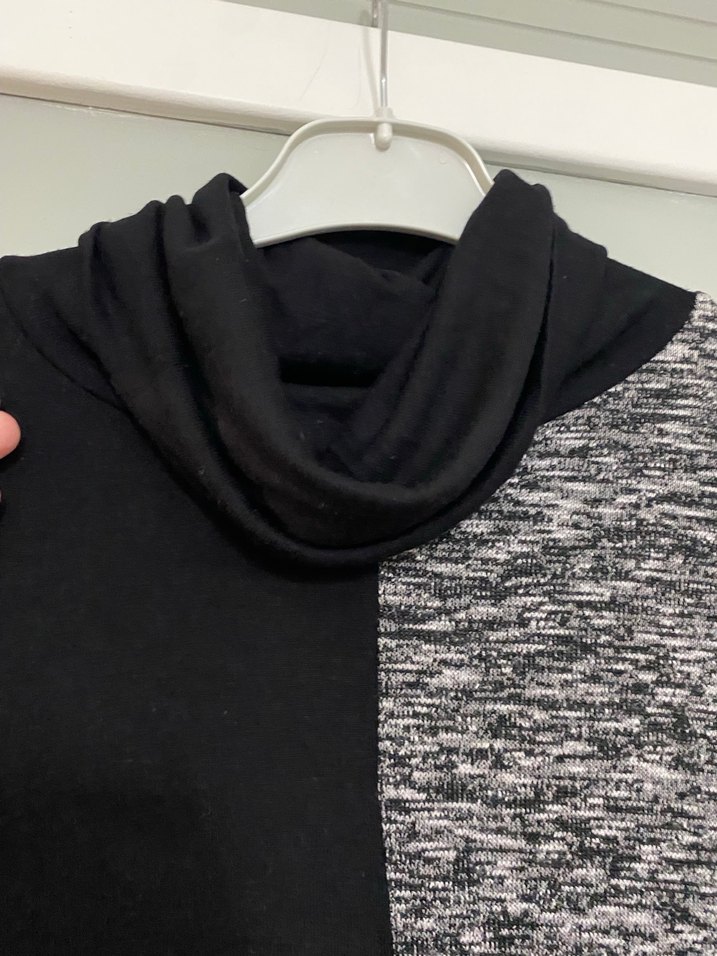 Yarım Balıkçı Yaka Siyah Desenli Uzun Tunik - Görsel 2