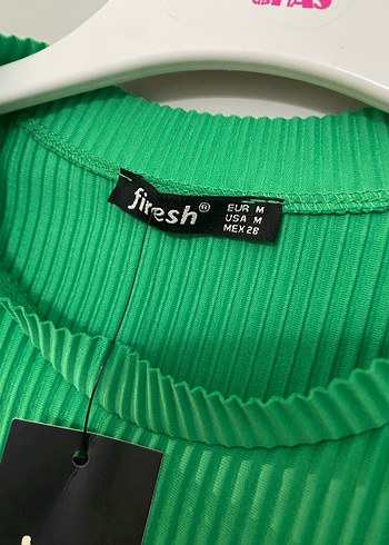 Yeşil Pilili Kısa Kollu Kadın Tişört - Görsel 2