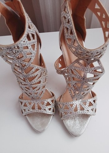 Bej Süet Yılan Desenli Topuklu Kadın Ayakkabı - Görsel 3