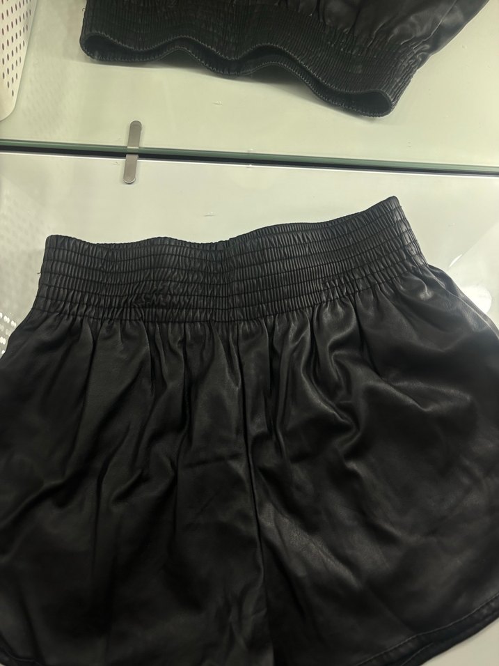 Bershka deri mini şort - Görsel 2