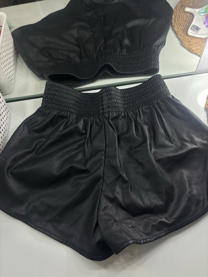 Bershka deri mini şort - Görsel 4