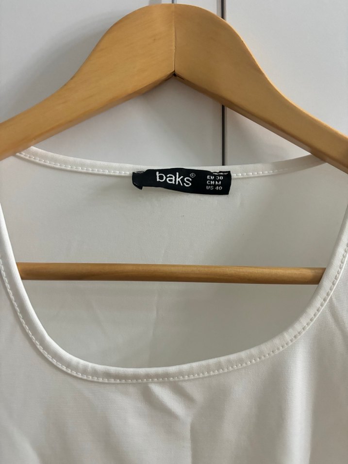 Beyaz Kısa Kollu Crop Top - Görsel 3