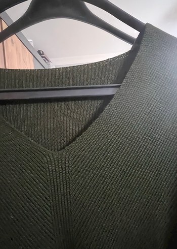 Haki  V Yaka Kadın Yün Kazak - Görsel 2