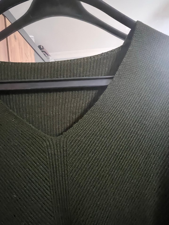 Haki  V Yaka Kadın Yün Kazak - Görsel 2