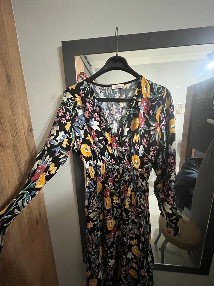 Çiçek Desenli V Yaka Uzun Kollu Uzun Elbise - Görsel 3