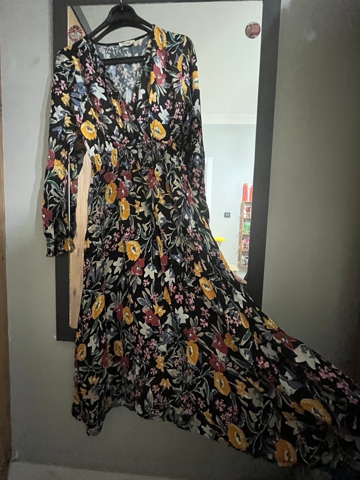 Çiçek Desenli V Yaka Uzun Kollu Uzun Elbise - Görsel 2