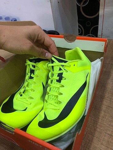 44 Beden sarı Renk Nike çivili kolu ayakkabısı