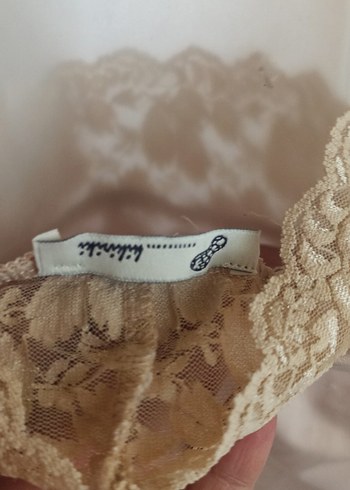 s Beden ten rengi Renk Dantel Detaylı Krem Yüksek Yakalı Kolsuz Bluz