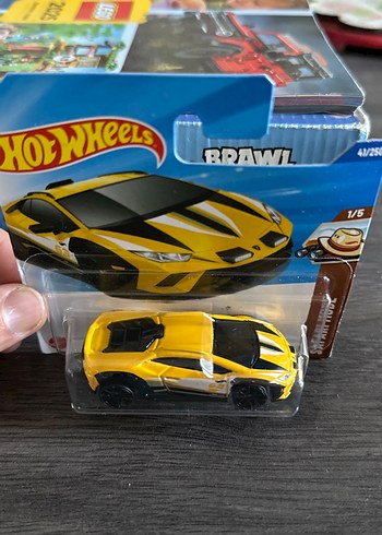 Beden Sarı Lamborghini Huracán Sterrato Oyuncak Araba