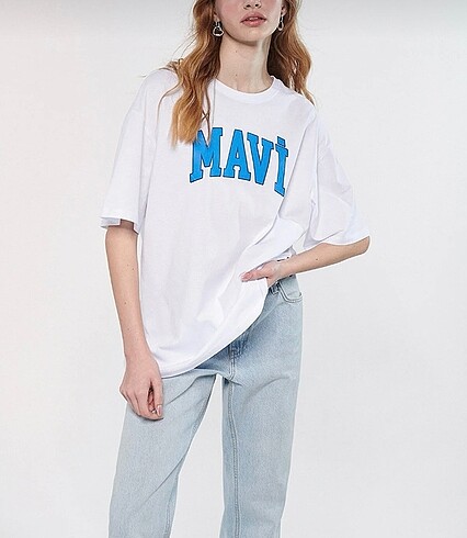 Mavi Logo Baskılı Beyaz oversize tişört