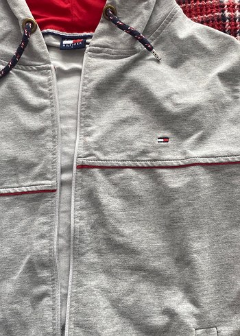 Tommy Hilfiger s