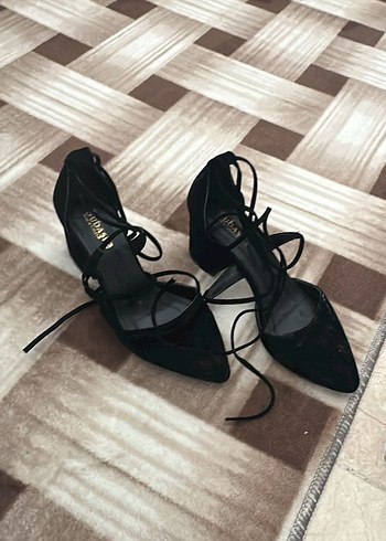 Siyah Süet Topuklu Gotik Kadın Ayakkabı - Görsel 2