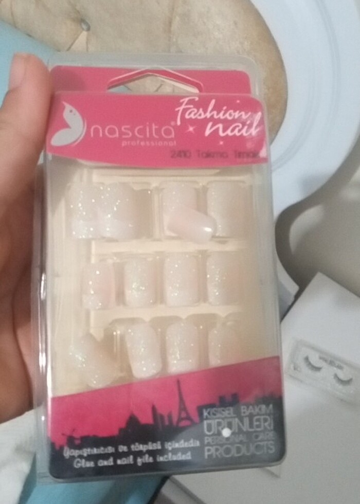 Takma tirnak ve kirpik - Görsel 2