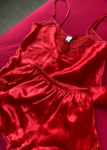 Trendyol & Milla Kırmızı Mini Nakışlı Kadın Pijama Takımı