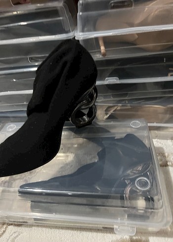 Siyah Topuklu - Görsel 3