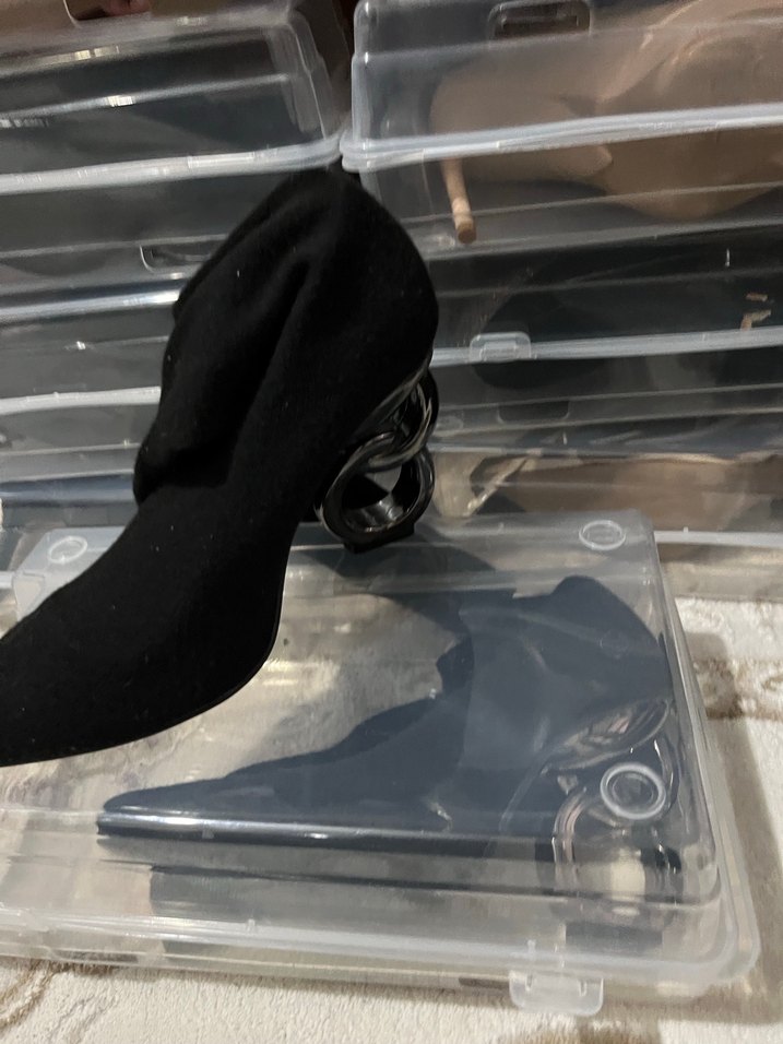 Siyah Topuklu - Görsel 3