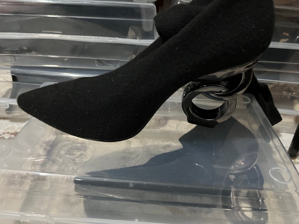 Siyah Topuklu - Görsel 2