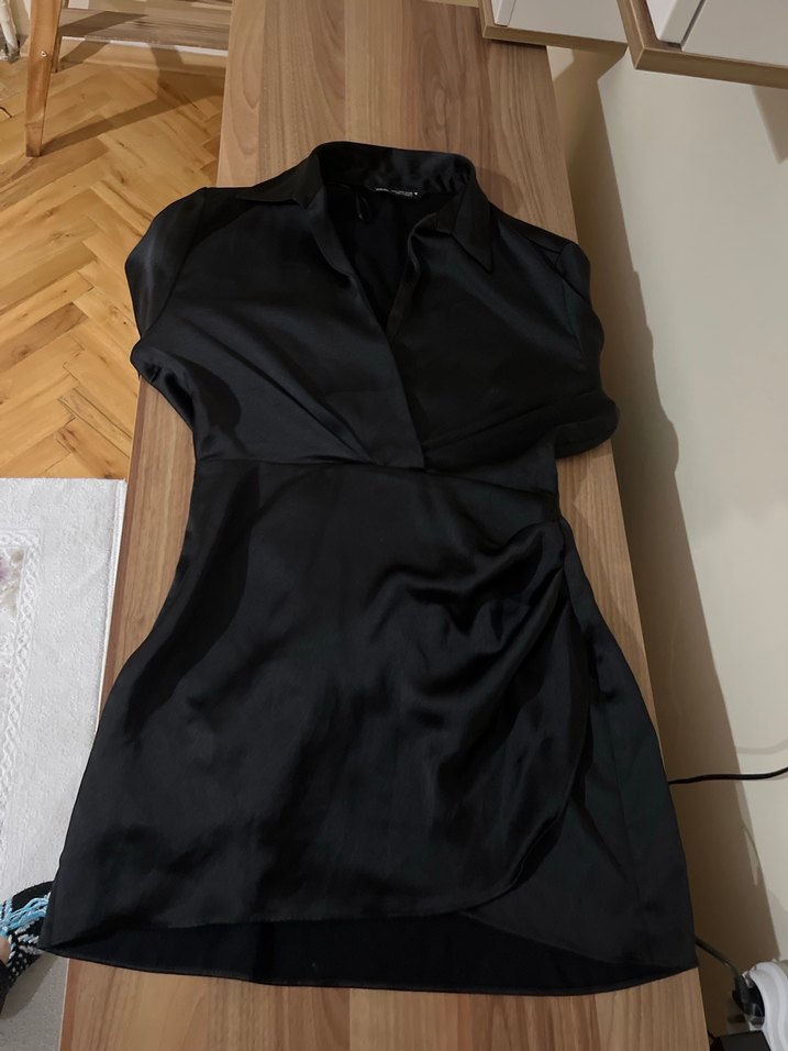 Saten Siyah V Yaka Mini Elbise - Görsel 2