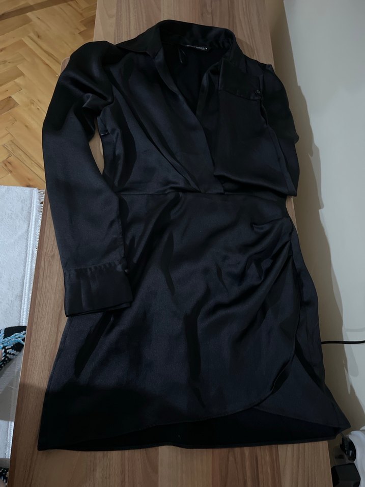 Saten Siyah V Yaka Mini Elbise - Görsel 3