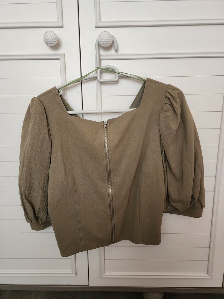 Bej Keten V Yakalı Drapeli Kadın Bluz - Görsel 2