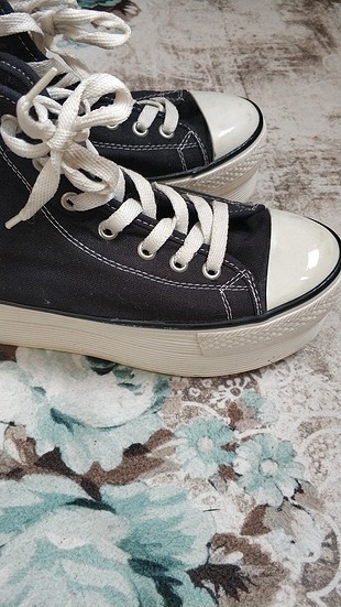 Bambi yuksek topuk converse tipi