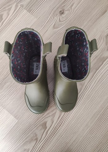 Zara haki kız çocuk yağmur çizmesi - Görsel 3