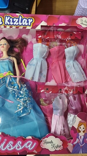 Beden Renk 13 çesit elbiseli barbie bebek