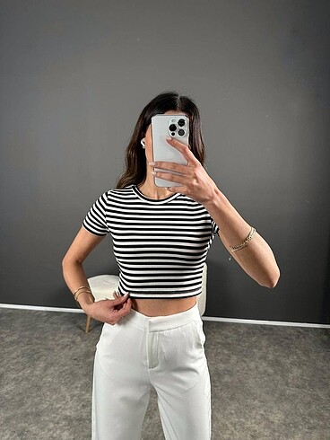 Oysho model crop tişört
