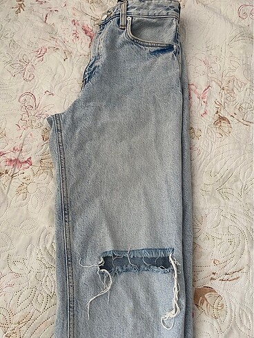 Mavi yırtıklı jeans