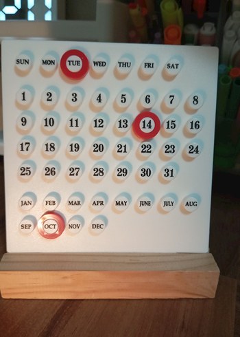 Ahşap Standlı Beyaz Masa Takvimi - Görsel 3