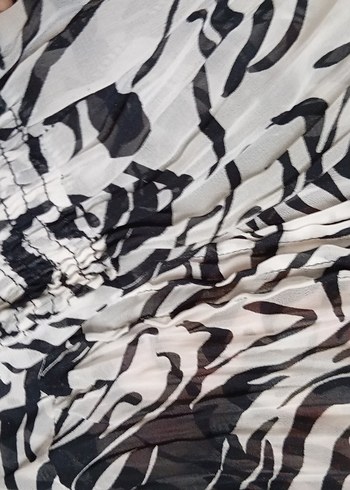 Zebra Desenli Uzun Kesim Drapeli Kadın Bluz - Görsel 3