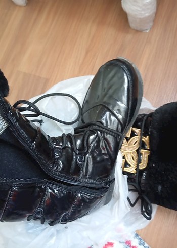 Guess marka Siyah Tüylü Kadın Bot - Görsel 5