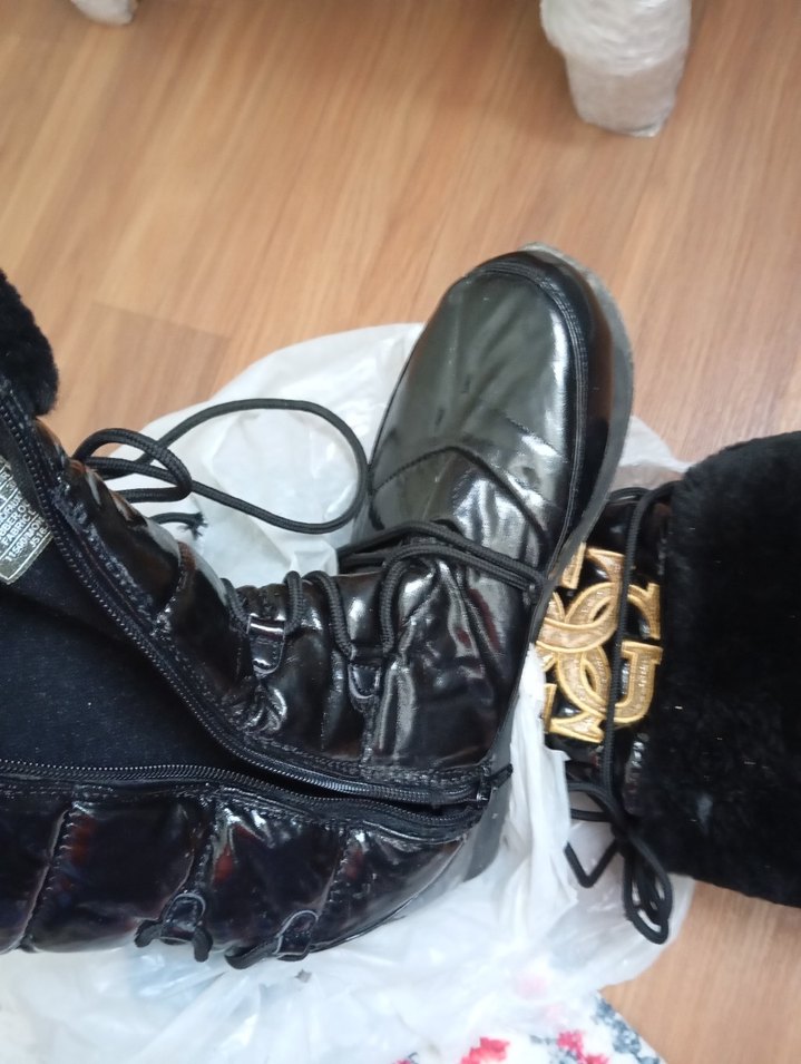 Guess marka Siyah Tüylü Kadın Bot - Görsel 5