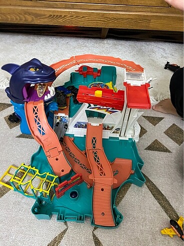 Hotwheels köpek balığı kaçış seti