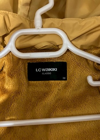 LC Waikiki Sarı Kürklü Kadın Kışlık Mont