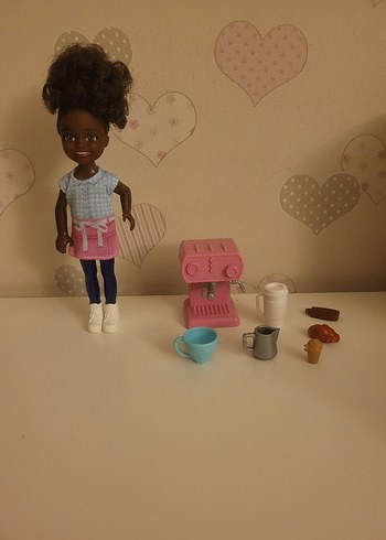 Koyu Tenli Barbie bebek ve Kahve Seti her şeyiyle birlikte