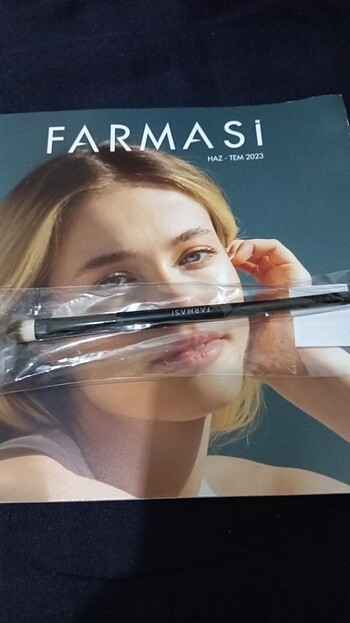 Farmasi Far fırçası 